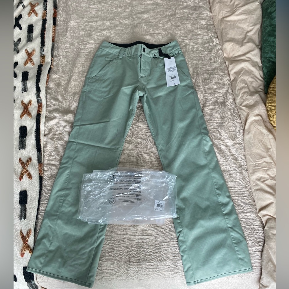 NWOT Volcom Women’s M Insulated Snow Pants
